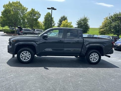 Used 2025 Toyota Tacoma SR5 AWD/4WD image 7