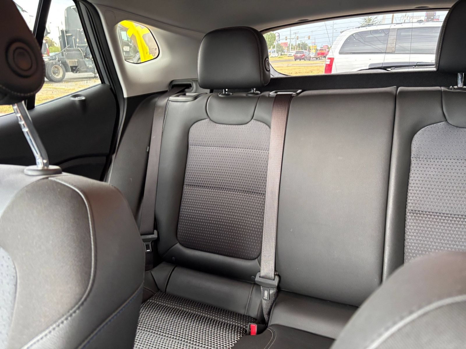 Used 2025 Chevrolet Trax LT w/ LT Convenience Package FWD image 37