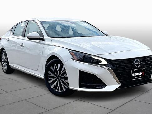 Certified 2023 Nissan Altima 2.5 SV image 3