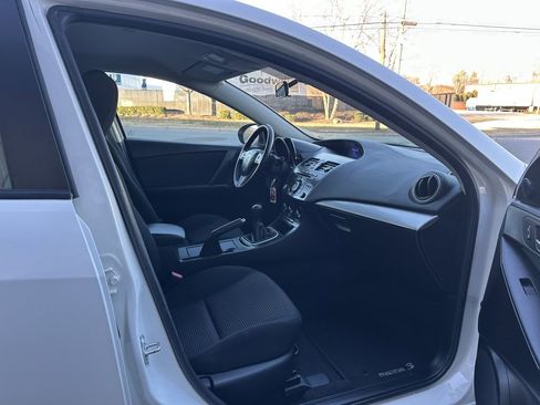 Used 2012 MAZDA MAZDA3 i Touring image 31