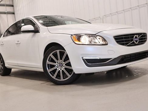 Used 2017 Volvo S60 T5 Inscription image 34