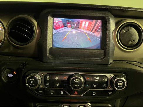 Used 2018 Jeep Wrangler Unlimited Sport S AWD/4WD image 15