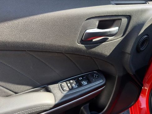 Used 2019 Dodge Charger SXT RWD image 25