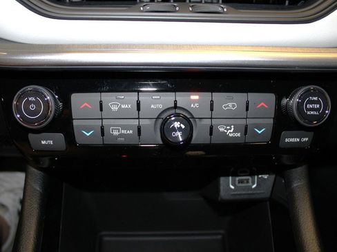 New 2026 Jeep Compass Limited image 19