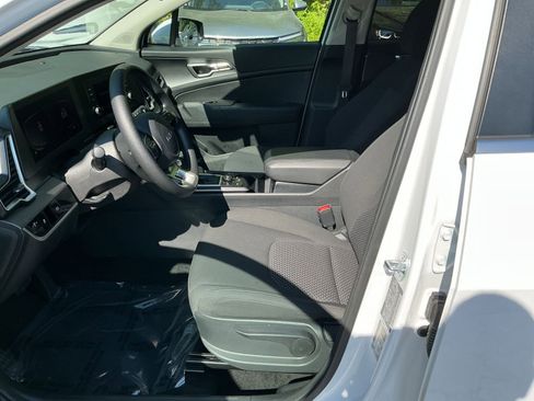 Used 2025 Kia Sportage LX FWD image 22