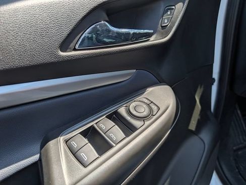 Used 2023 Chevrolet Bolt EUV LT w/ Convenience Package FWD image 14