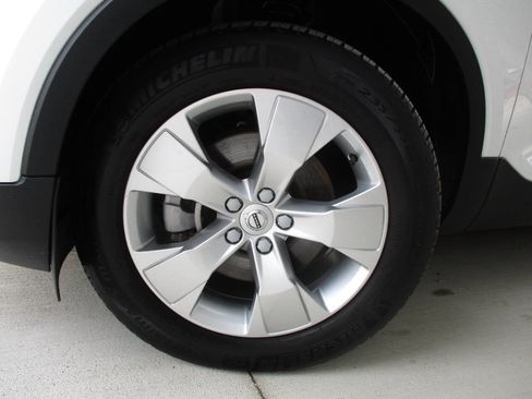 Used 2022 Volvo XC40 T5 Momentum image 66