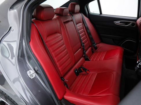 Used 2023 Alfa Romeo Giulia Veloce RWD image 15