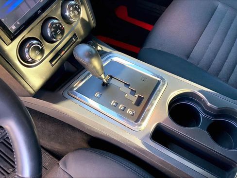 Used 2014 Dodge Challenger SXT image 11