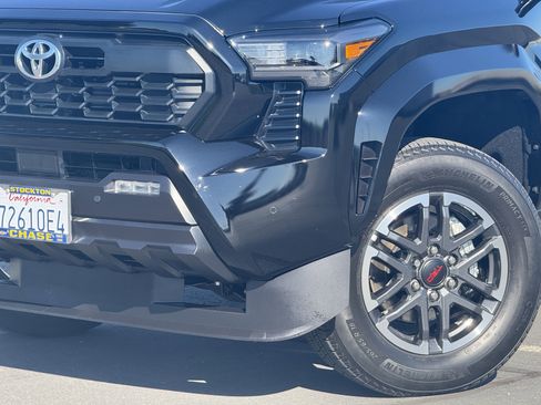 Used 2025 Toyota Tacoma TRD Sport image 3