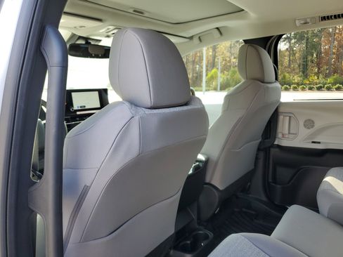 New 2025 Toyota Sienna LE image 11