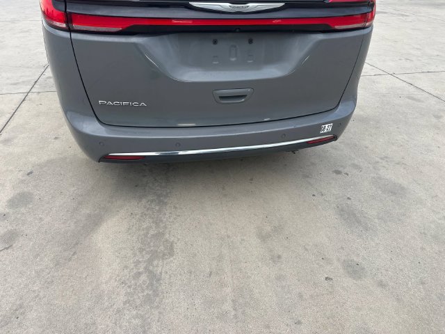 Used 2021 Chrysler Pacifica Touring-L FWD image 15