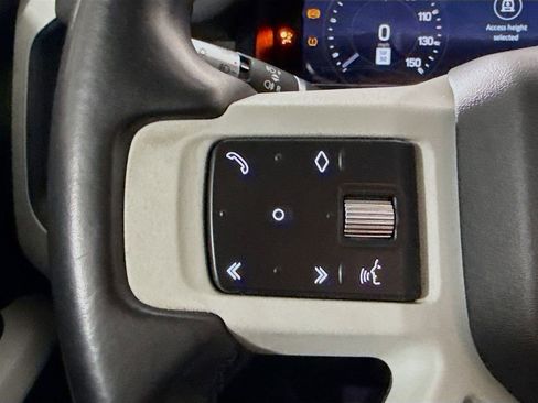 Used 2020 Land Rover Defender 110 SE image 11