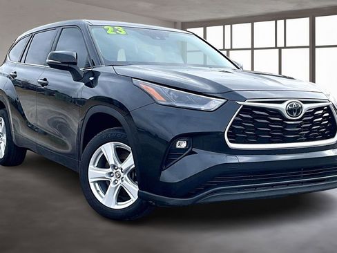 Used 2023 Toyota Highlander L image 3