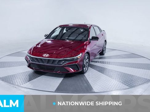 Used 2025 Hyundai Elantra Sport FWD image 2
