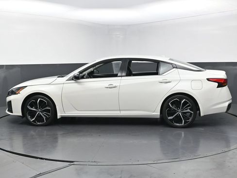 Used 2023 Nissan Altima 2.5 SR FWD image 8