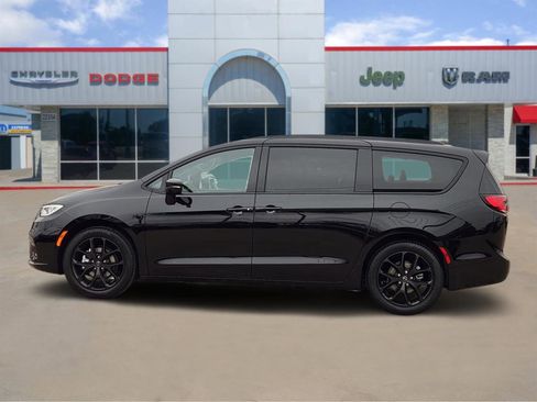 New 2026 Chrysler Pacifica Select w/ S Appearance Package image 3