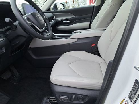 Certified 2024 Toyota Grand Highlander XLE image 28