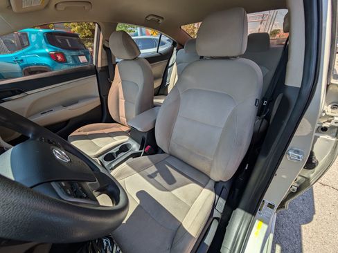 Used 2017 Hyundai Elantra SE FWD image 16
