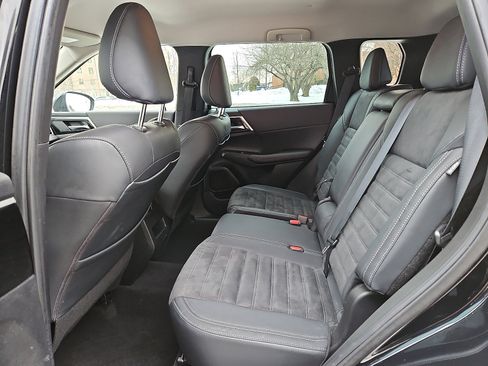 Used 2023 Mitsubishi Outlander SE image 10