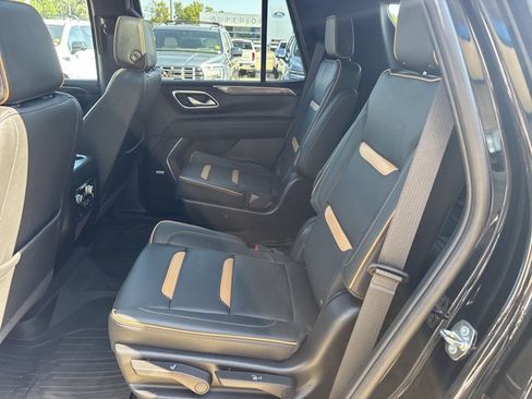 Used 2024 GMC Yukon AT4 w/ AT4 Premium Package AWD/4WD image 18