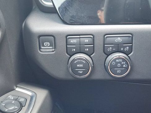 Used 2025 Chevrolet Silverado 1500 LT Trail Boss w/ Convenience Package II AWD/4WD image 23