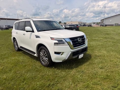 Certified 2023 Nissan Armada SL w/ Cargo Package AWD/4WD image 3