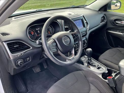Used 2019 Jeep Cherokee Latitude w/ Popular Appearance Group FWD image 12