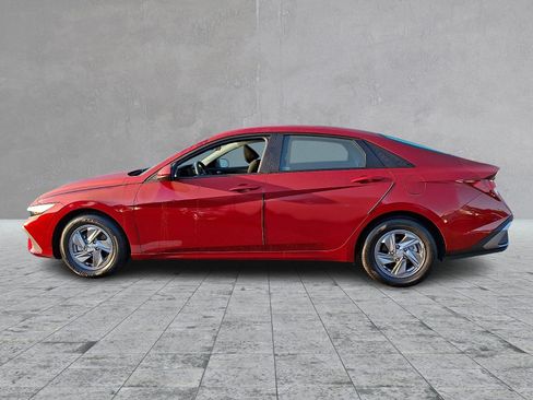 Certified 2024 Hyundai Elantra SE FWD image 7