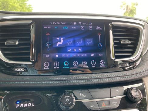 Used 2018 Chrysler Pacifica Limited FWD image 76