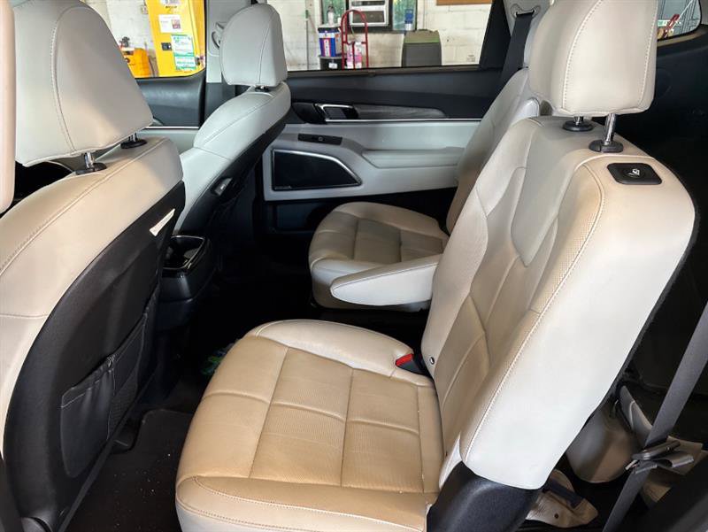 Used 2022 Kia Telluride SX w/ Nightfall Edition Package AWD/4WD image 4