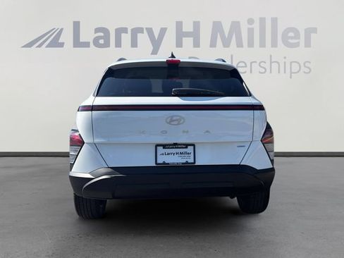 Used 2025 Hyundai Kona SEL AWD/4WD image 4