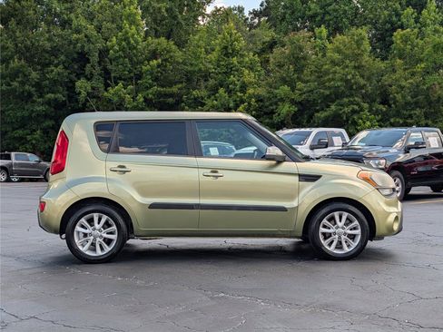 Used 2013 Kia Soul + FWD image 6