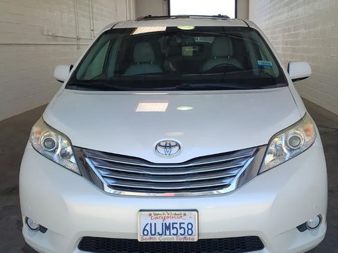 Used 2012 Toyota Sienna Limited w/ Premium Pkg AWD/4WD image 2