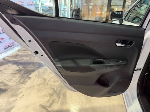 Used 2022 Nissan Versa SV FWD image 35