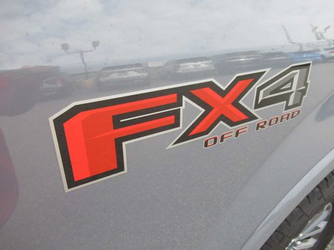 Used 2020 Ford F150 XLT w/ Equipment Group 302A Luxury AWD/4WD image 17