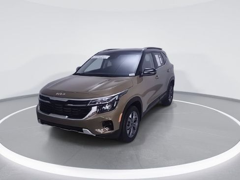 Used 2024 Kia Seltos S AWD/4WD image 3