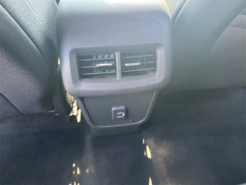 Used 2021 Chevrolet Equinox LT image 22