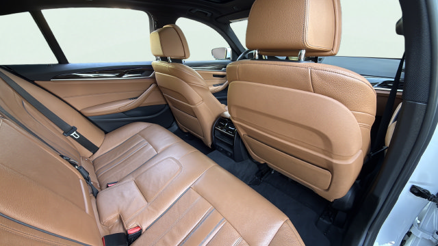 Used 2019 BMW 530e w/ Convenience Package RWD image 29