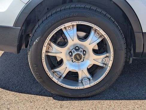 Used 2017 Ford Explorer Limited w/ Equipment Group 301A FWD image 9