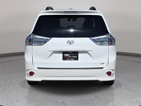 Used 2017 Toyota Sienna SE Premium FWD image 7