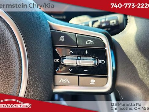 Used 2025 Kia Carnival FWD image 22