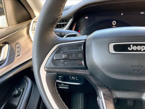 Used 2023 Jeep Grand Cherokee Limited AWD/4WD image 30