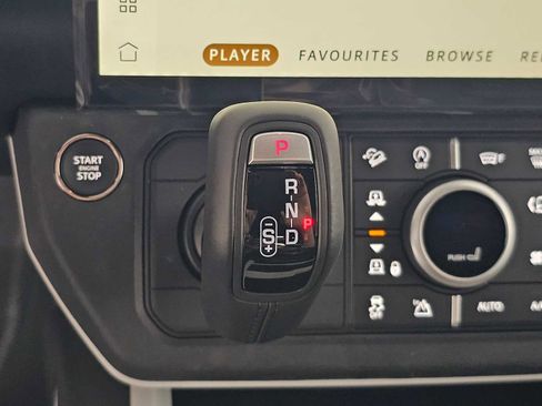 New 2026 Land Rover Defender 130 X-Dynamic SE image 32