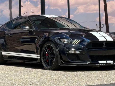 Used 2021 Ford Mustang Shelby GT500 w/ Technology Package RWD image 17