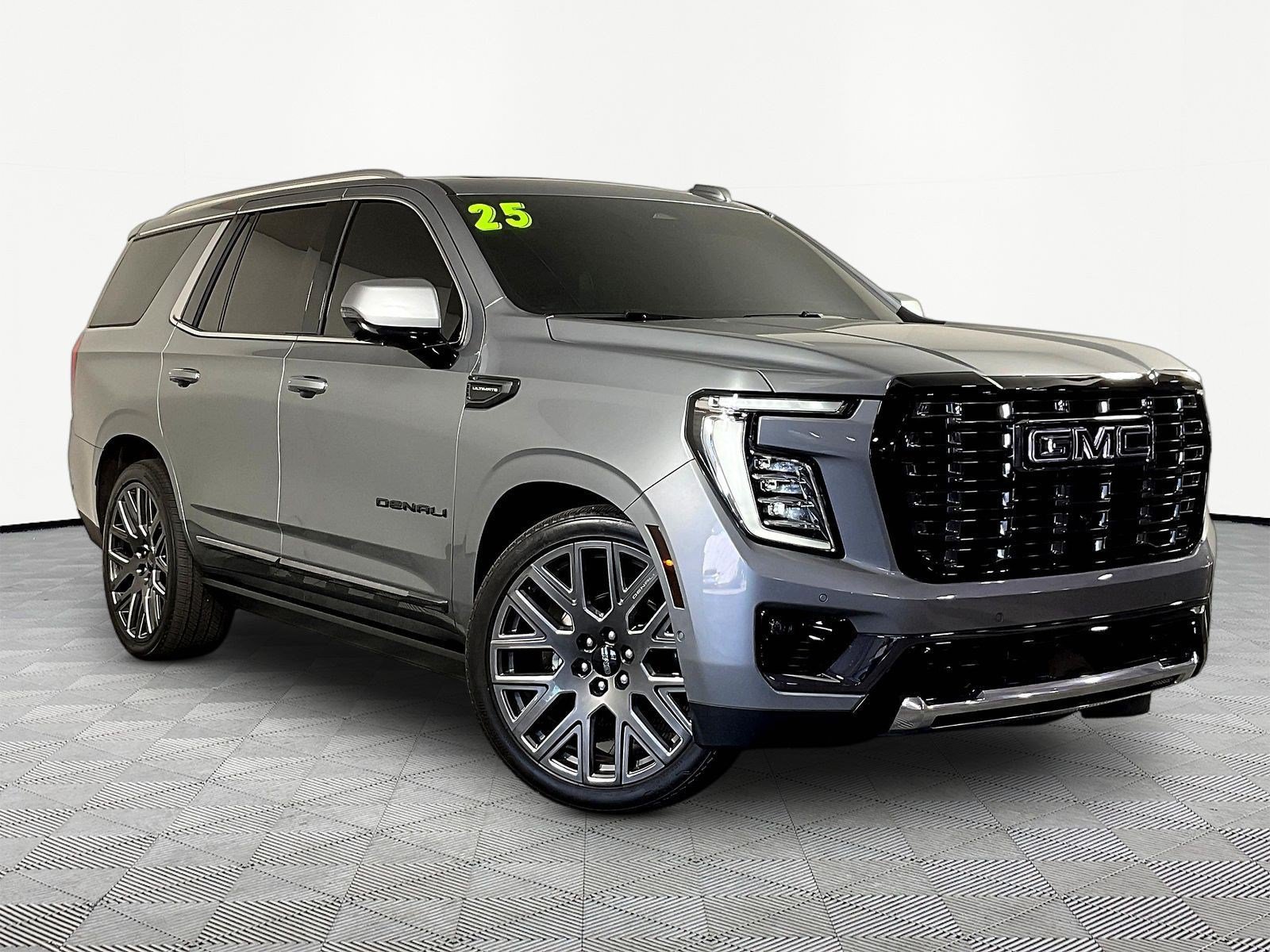 Used 2025 GMC Yukon Denali Ultimate AWD/4WD image 2