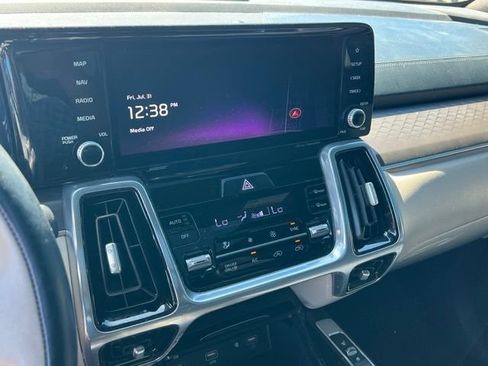 Certified 2023 Kia Sorento SX Prestige AWD/4WD image 15