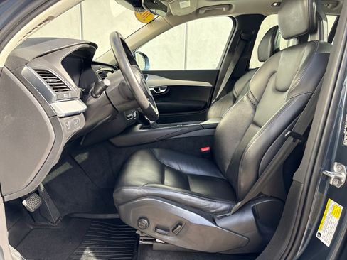 Used 2021 Volvo XC90 T5 Momentum w/ Climate Package image 10