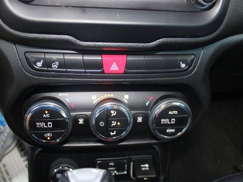 Used 2016 Jeep Renegade Trailhawk w/ Premium Trailhawk Package AWD/4WD image 30