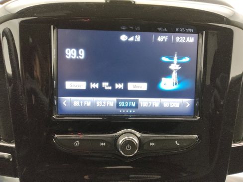 Used 2019 Chevrolet Traverse LT image 25